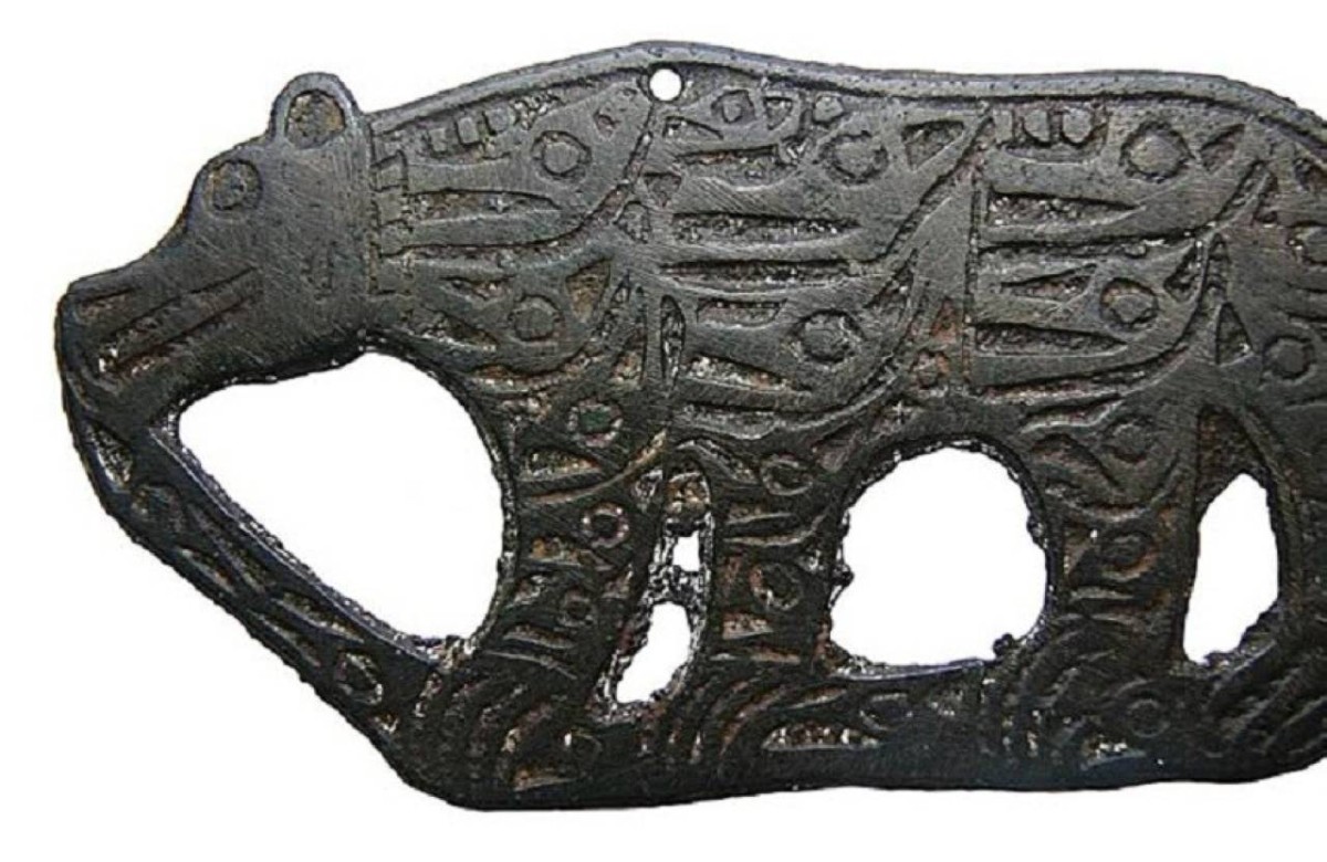 تحفة برونزية تبوح بأسرار من 1300 عام