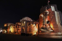 «أضواء الشارقة».. لوحات فنية حافلة بالقصص والرسائل