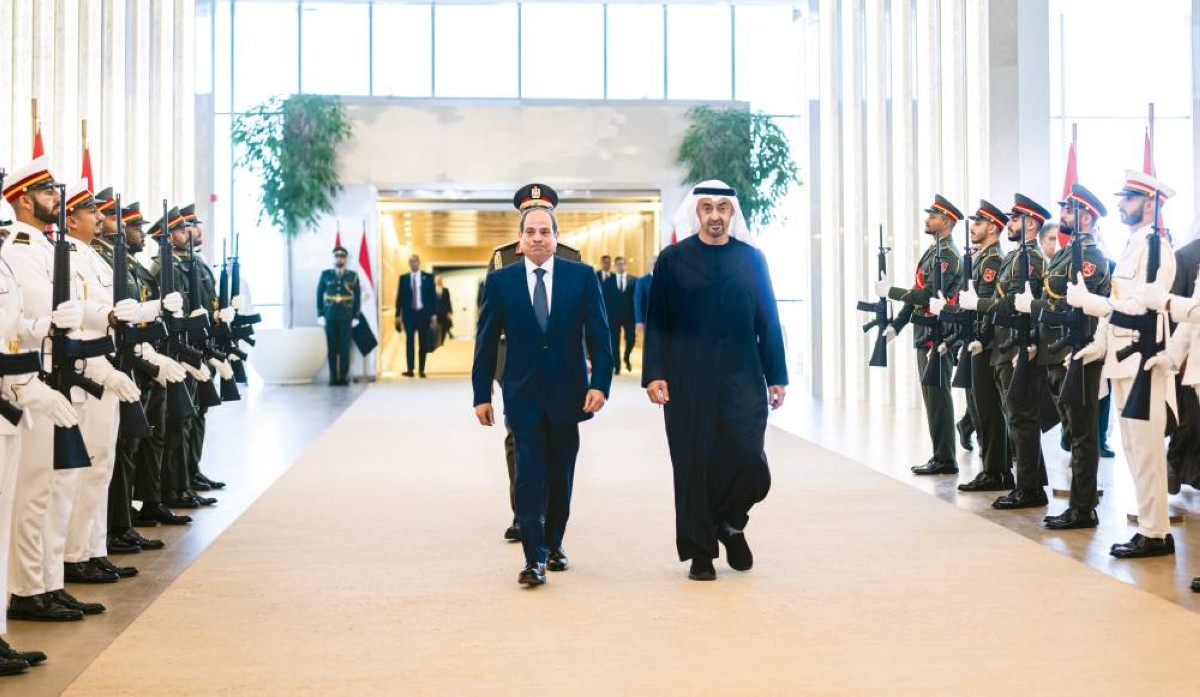  رئيس الدولة خلال استقبال الرئيس المصري 