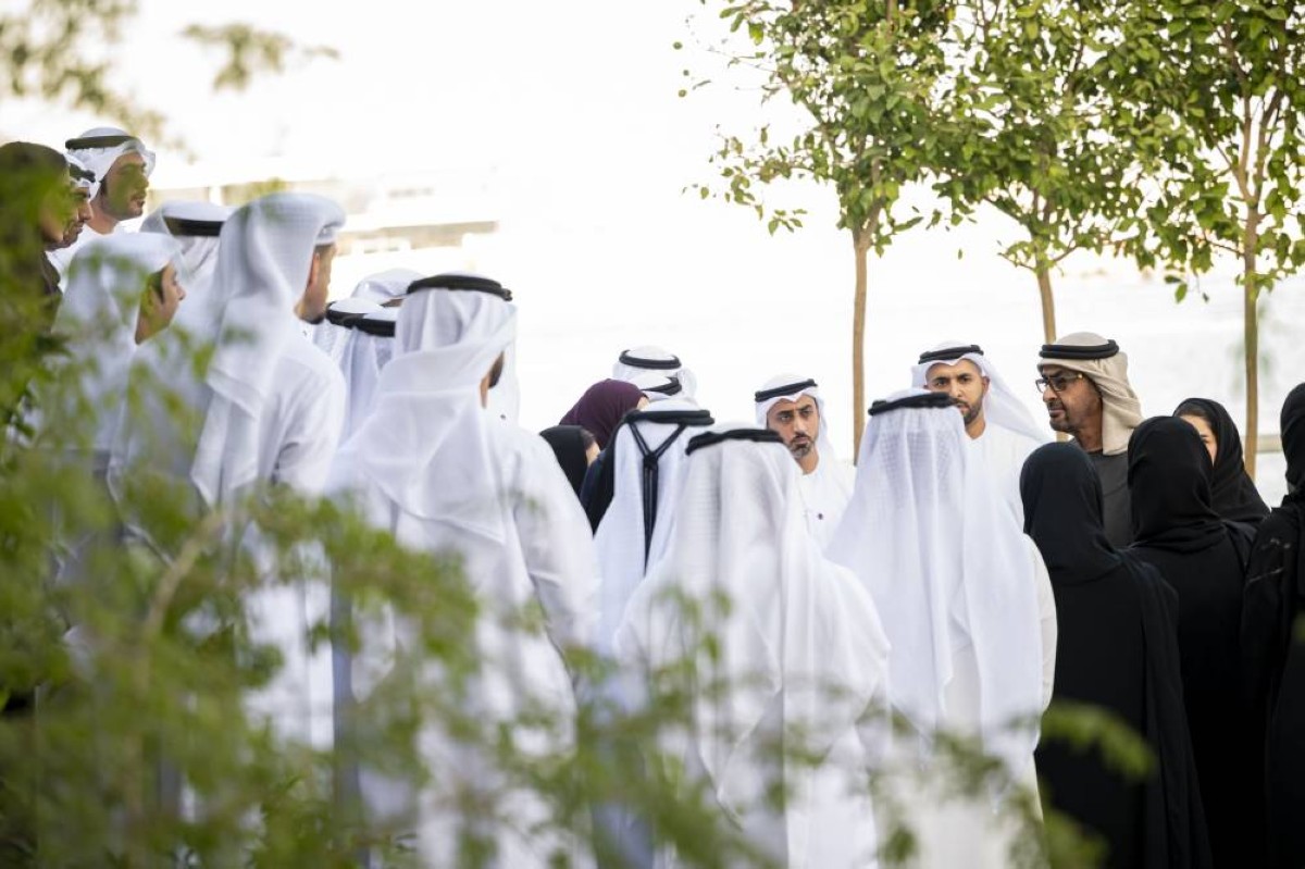  سموه متحدثاً إلى المشاركين في البرنامج 