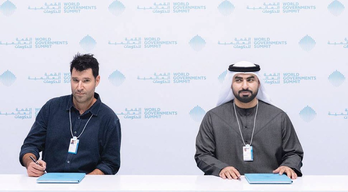 وليد آل علي و كليف أوبريخت خلال توقيع الاتفاقية