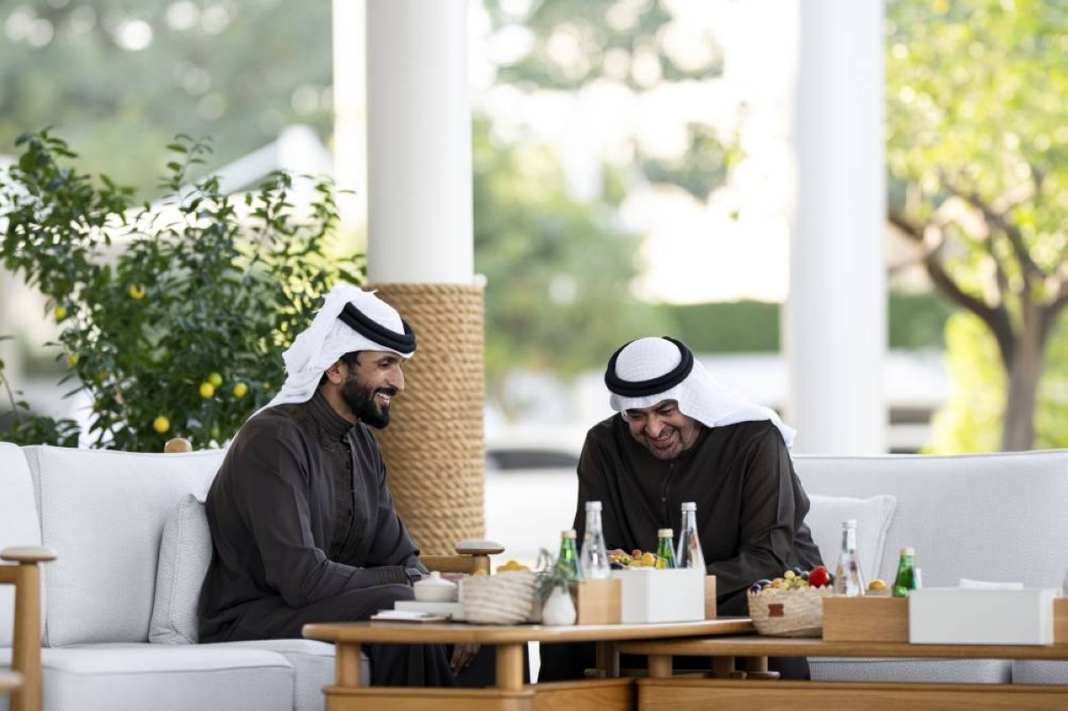 محمد بن زايد خلال استقباله ناصر بن حمد 