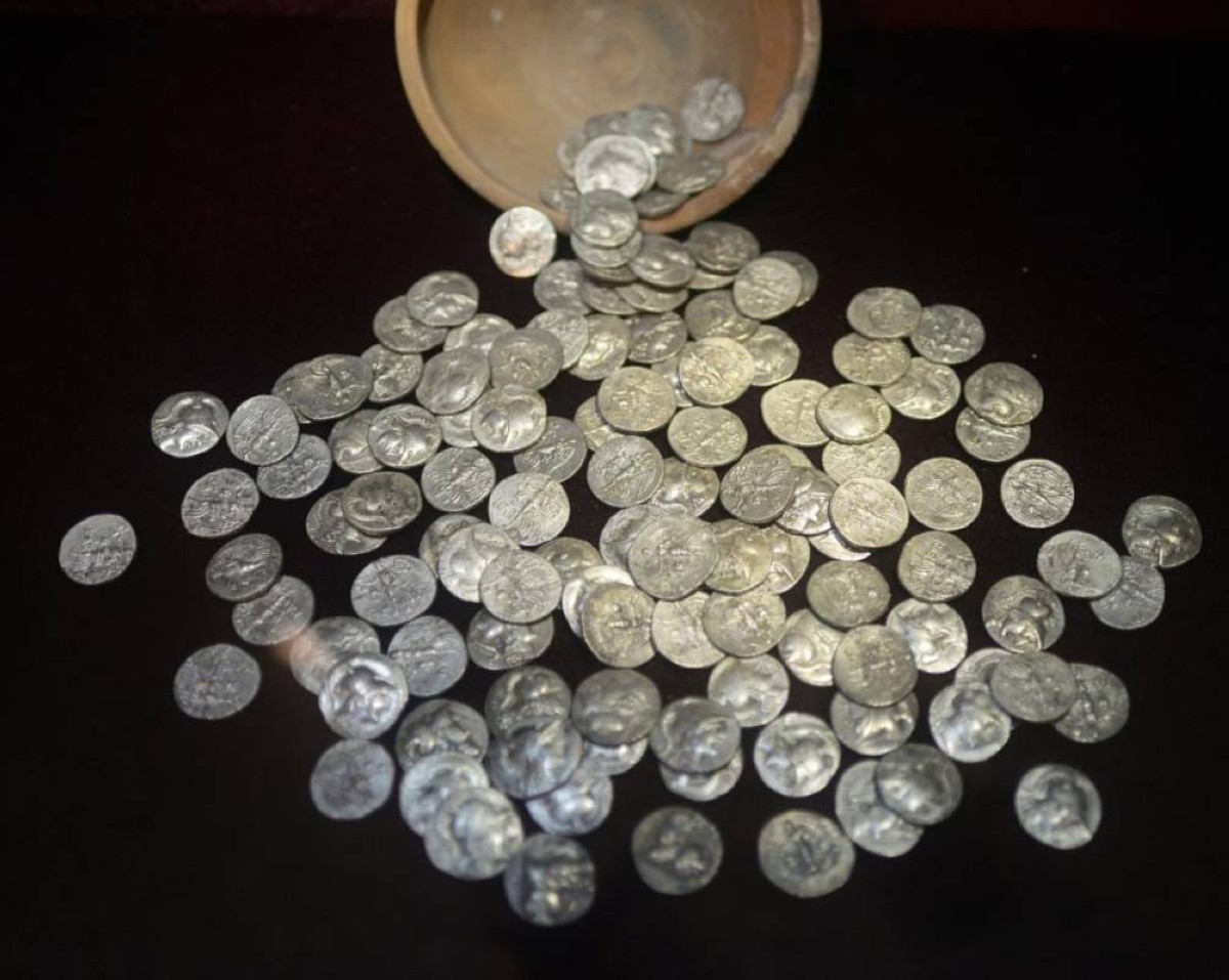 كنز أثري فضي