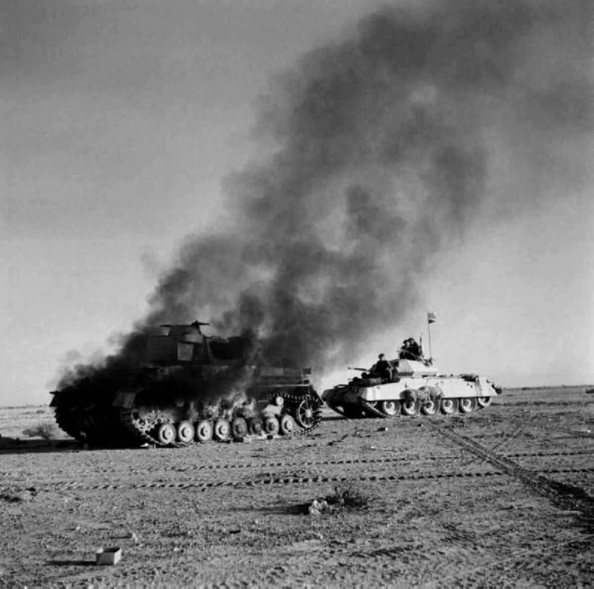 1941 القوات الألمانية تصل إلى شمال أفريقيا في الحرب العالمية الثانية.