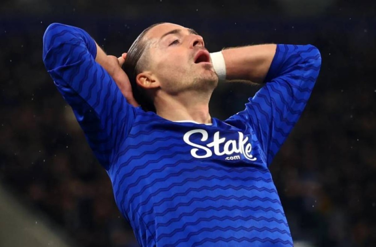 ضربة مزدوجة للنجم الإنجليزي.. سقوط مروري لغريليش