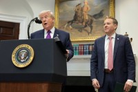 مسؤولون أمريكيون: ترامب يطلق خطة بمليارات الدولارات لغزة خلال اجتماع «مجلس السلام»