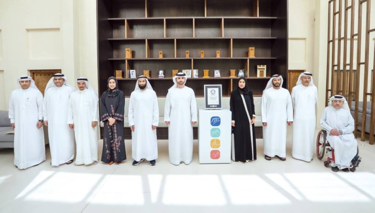 منصور بن محمد عقب الاجتماع بحضور حصة بوحميد ومروان بن غليطة وعبدالله الفلاسي وعائشة ميران وعلوي الشيخ وعامر شريف وسعيد حارب وماجد العصيمي 