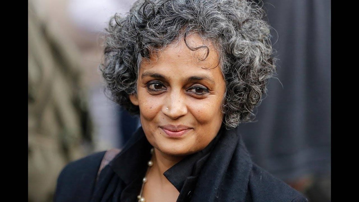 الكاتبة أرونداتي روي تنسحب من مهرجان برلين بسبب تعليق رئيس لجنة التحكيم