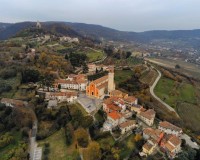 بلدة إيطالية تبحث عن "موظفي شم".. وهذه مهمتهم