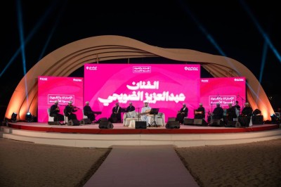 الفنان الكويتي عبد العزيز الضويحي يطرب جمهور مهرجان الفرجان