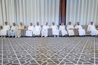 مكتوم بن محمد يعزي في وفاة عبدالمجيد صديقي