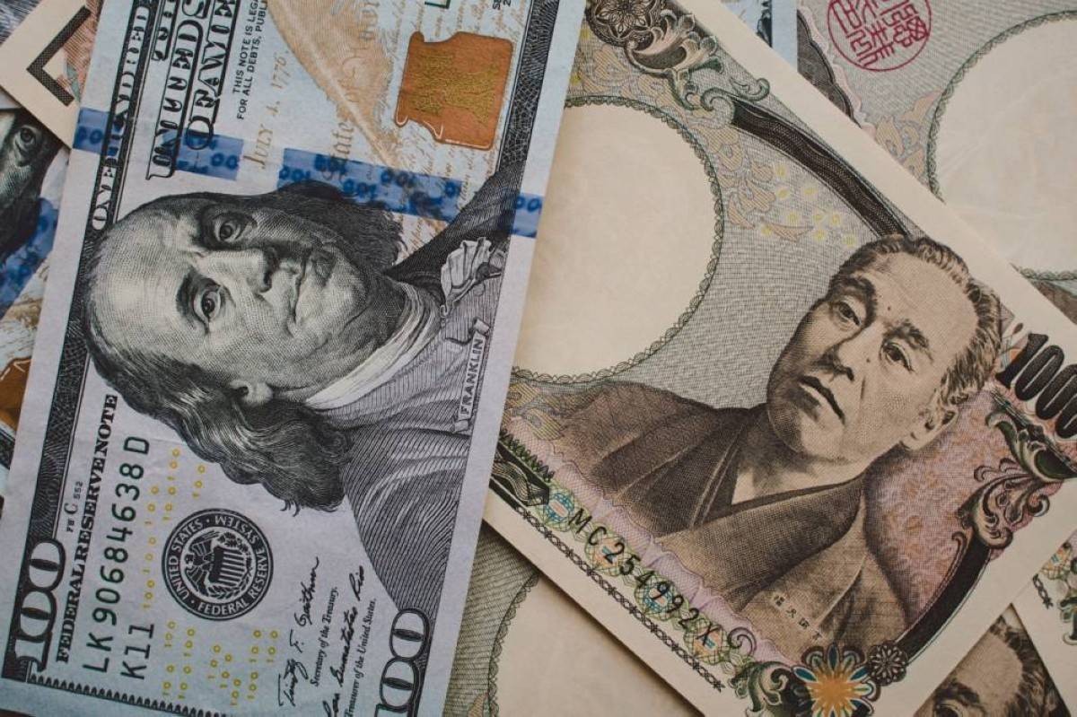 الين يعوّض بعض خسائره أمام الدولار