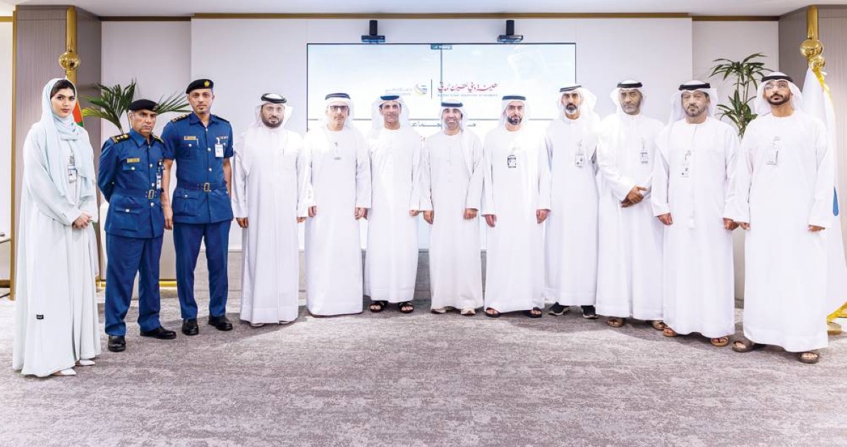 لقطة جماعية للمسؤولين خلال إطلاق البرنامج