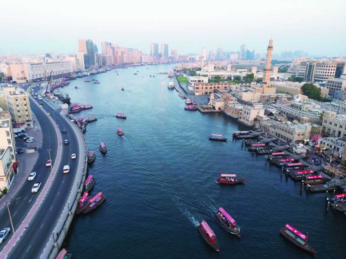 خور دبي يروي عراقة حكاية انفتاح وتميّز المدينة 