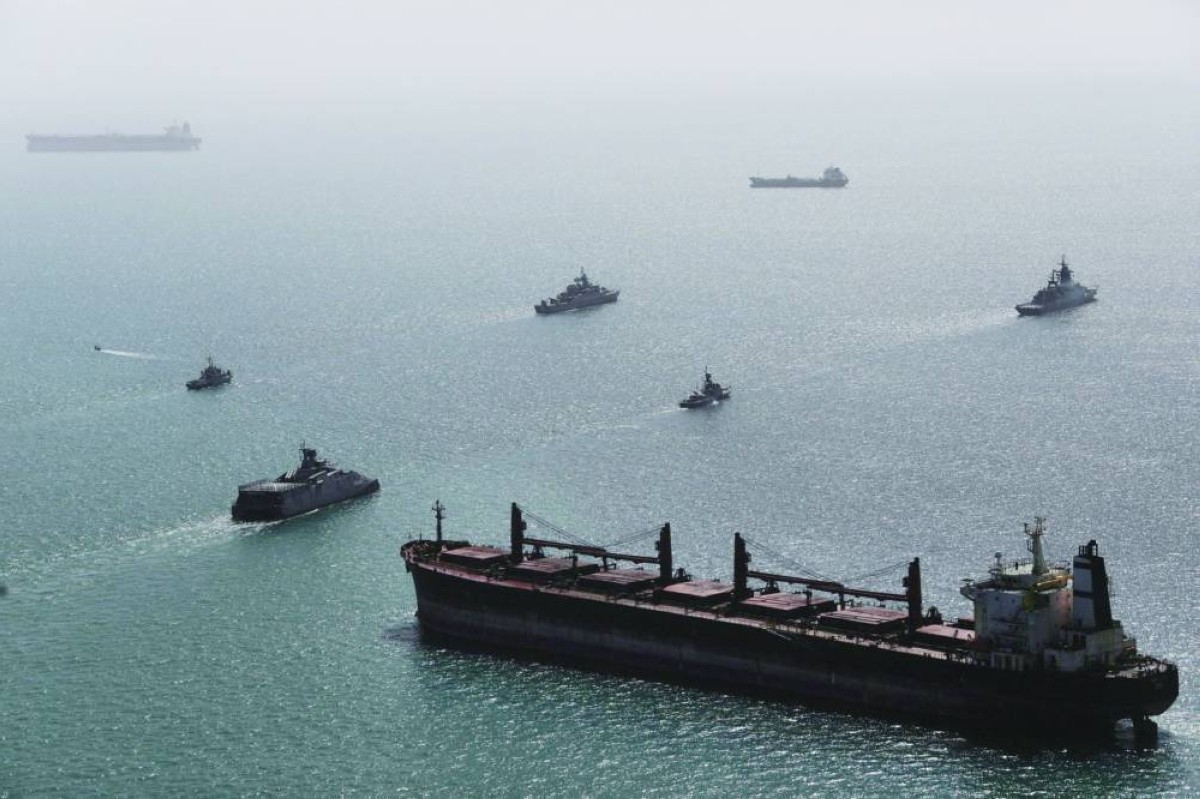 طبول الحرب تدق وترامب يبقي إصبعه «على الزناد»