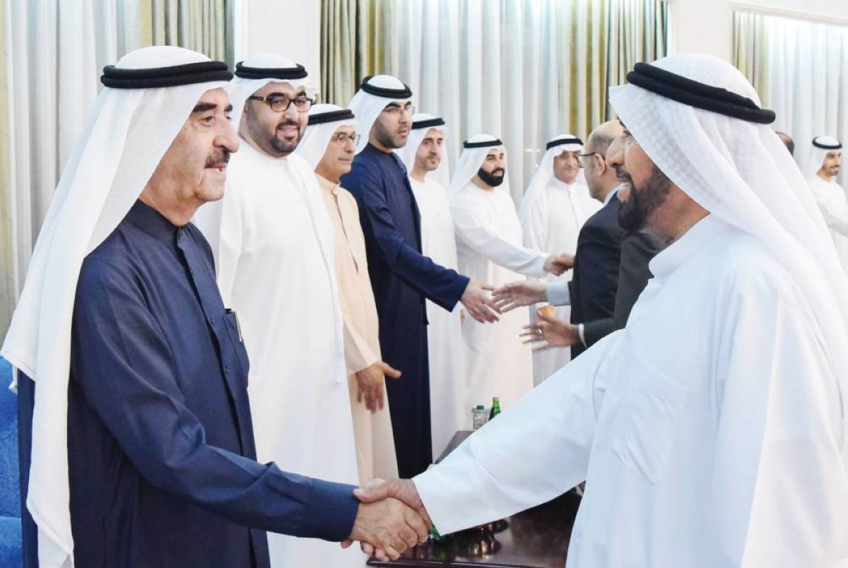  سعود المعلا خلال استقبال المهنئين بحضور راشد وأحمد بن سعود 