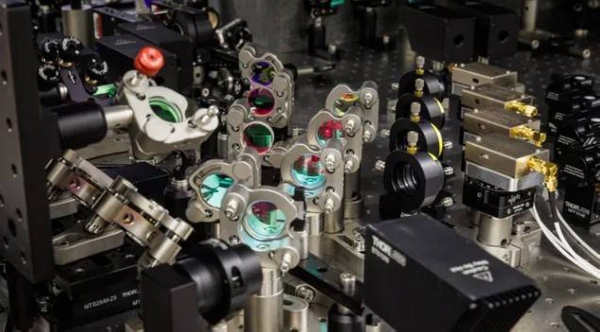 مايكروسوفت تحدث ثورة.. أواني الطهي الزجاجية تخزن البيانات لـ10000 عام