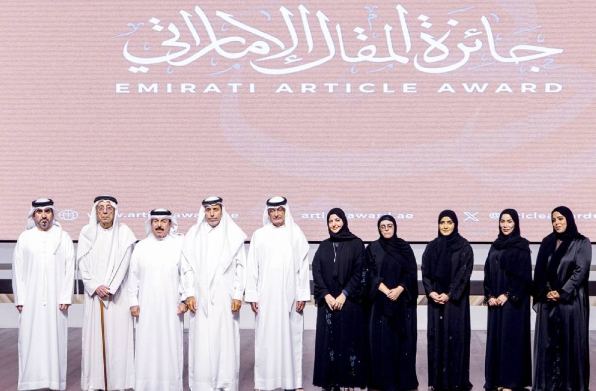  عبدالغفار حسين وعبدالخالق عبدالله وعلي الهاملي ومحمد المزروعي ومحمد مير وفائزو الدورة الأولى  