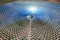 الإمارات ترسّخ ريادتها في الطاقة الشمسية عالمياً