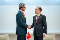 عبدالله بن زايد يلتقي وزير خارجية فيتنام في واشنطن