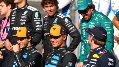 26 سنة الفارق بين الونسو وليندبلاد.. تعرف على أعمار سائقي الفورمولا 1 لموسم 2026