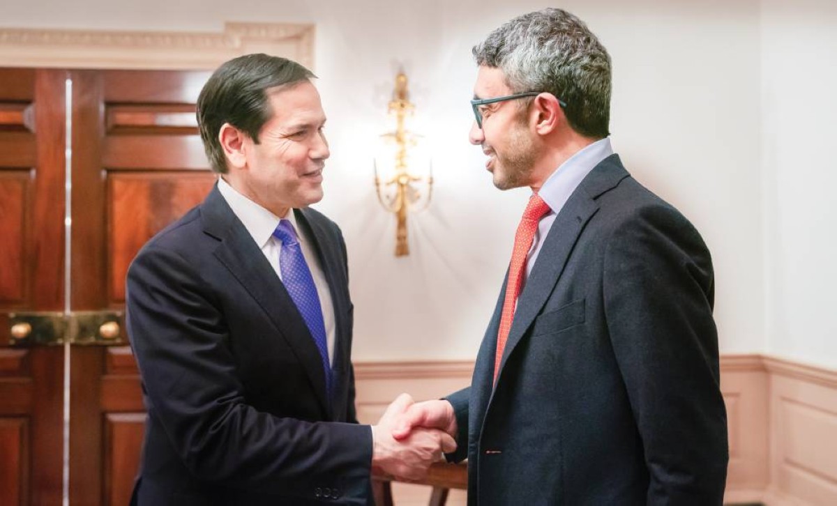  عبدالله بن زايد مصافحاً ماركو روبيو 