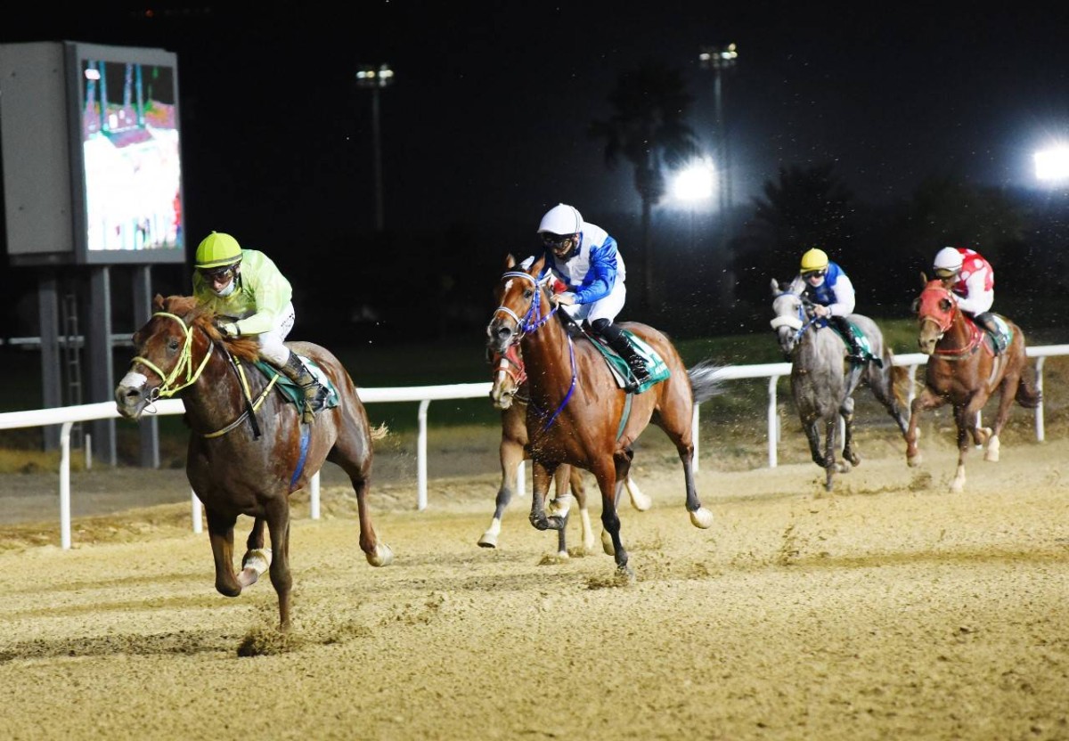 في أول سباقات شهر الخير.. إثارة الماراثون تعود لمضمار العين