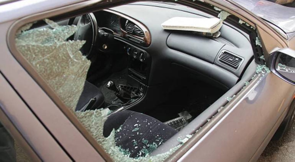 حيلة بسيطة قد تنقذ حياتك.. ماذا تفعل إذا علقت داخل سيارة مغلقة؟