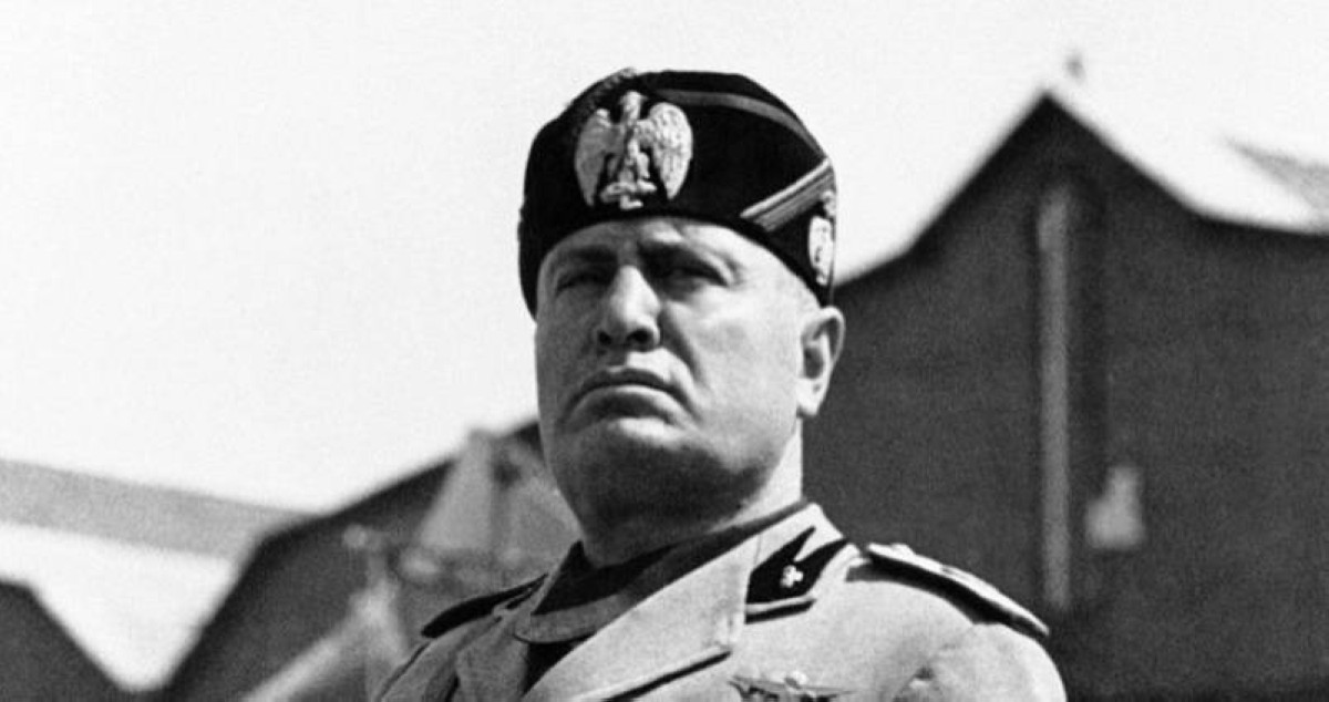 1919  بينيتو موسوليني يؤسس الحزب الفاشي في إيطاليا.
