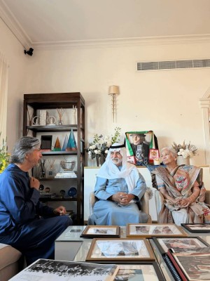 نهيان بن مبارك يعزي في وفاة راميش شوكلا