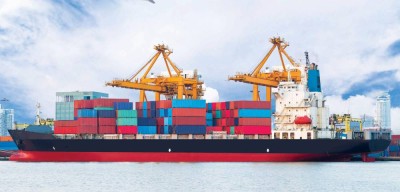 انخفاض أسعار الشحن يعكس ضغوطاً متزايدة على القطاع