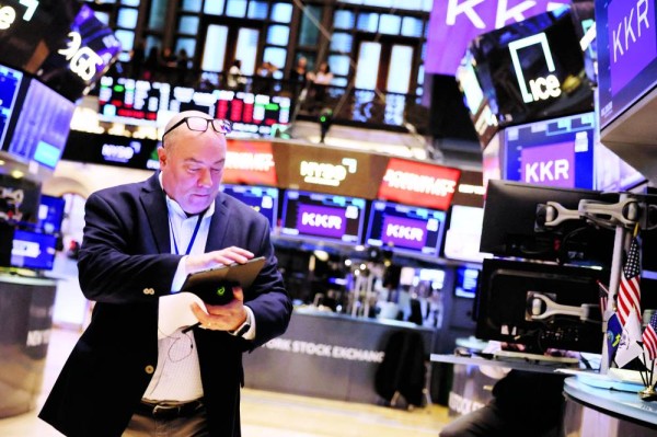 «وول ستريت» تتجاوز ضغوط التكنولوجيا.. ومكاسب أوروبية رغم الرسوم الجمركية