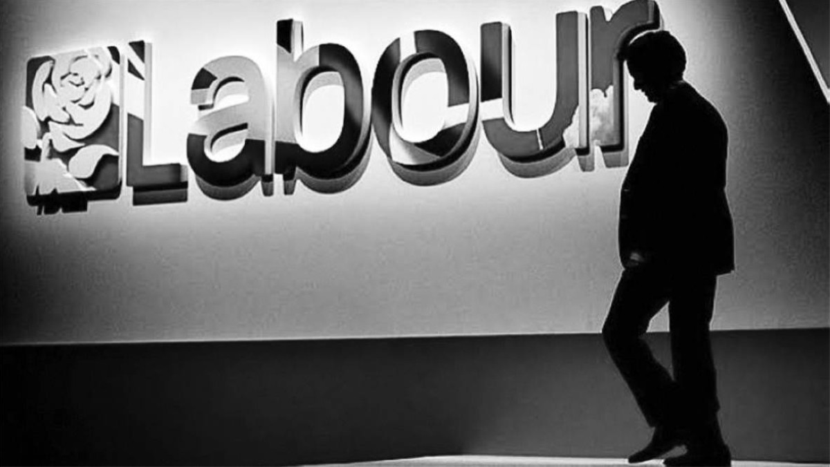 1900- تأسيس حزب العمال في المملكة المتحدة.