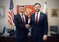 عبدالله بن زايد يلتقي نائب الرئيس الأمريكي ويبحثان تعزيز العلاقات الاستراتيجية بين البلدين