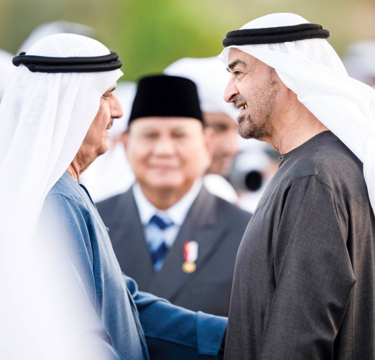  محمد بن زايد في حديث مع حميد المعلا بحضور رئيس إندونيسيا  