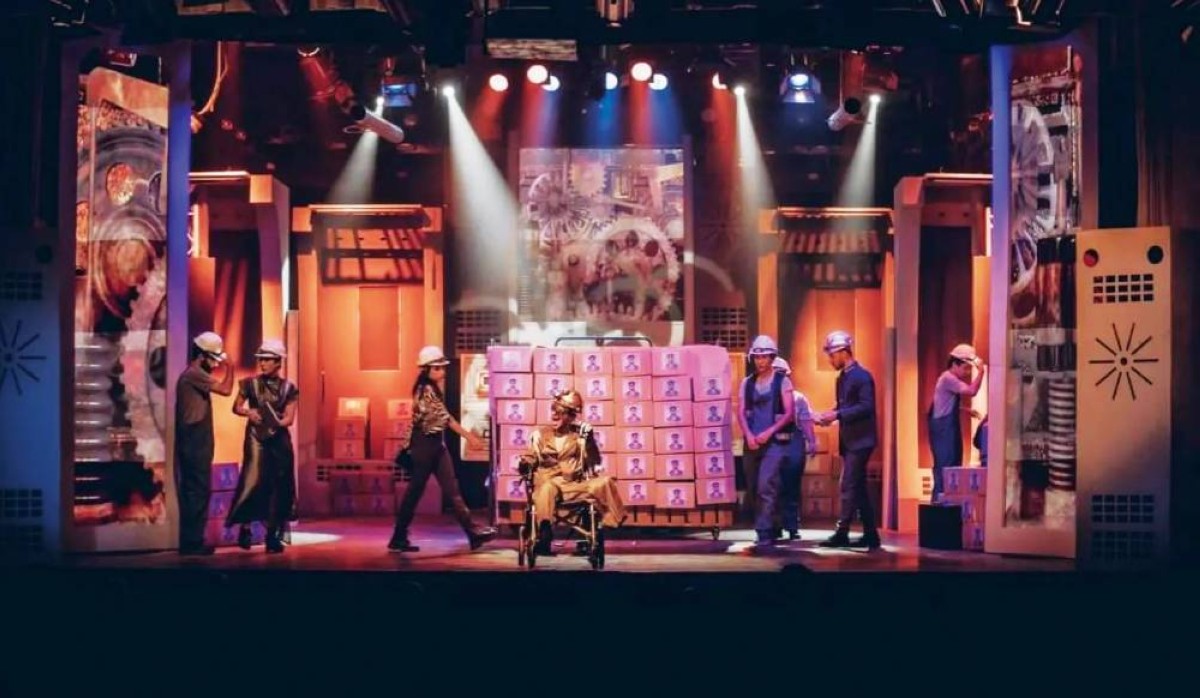 المسرح لا يزال ميداناً إبداعياً عصياً على الذكاء الاصطناعي وإفرازاته 