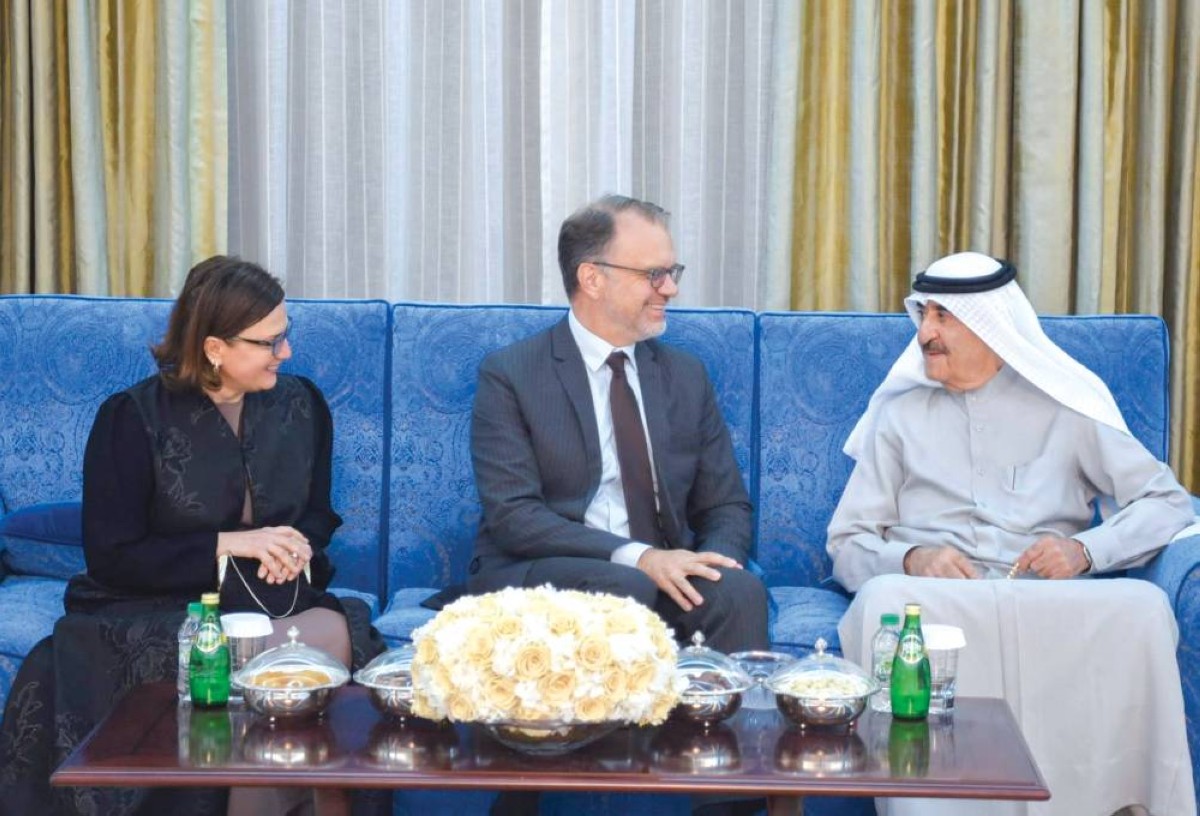 سعود المعلا مستقبلاً القنصل الأمريكي