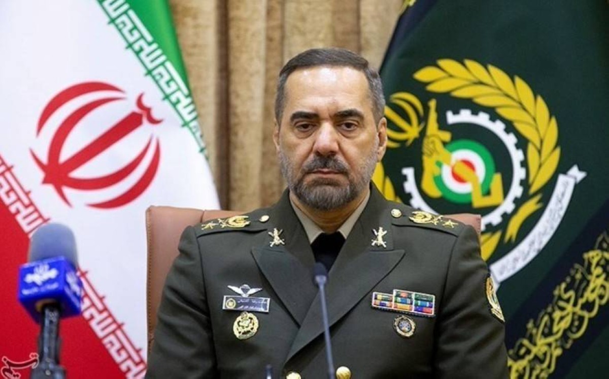 وزير الدفاع الإيراني عزيز نصير زادة  