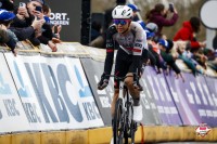 «الإمارات للدراجات» يعتلي منصات أوروبا في انطلاقة كلاسيكيات الموسم