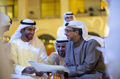 منصور بن زايد يزور ساحة الخيل في نادي أبوظبي للفروسية