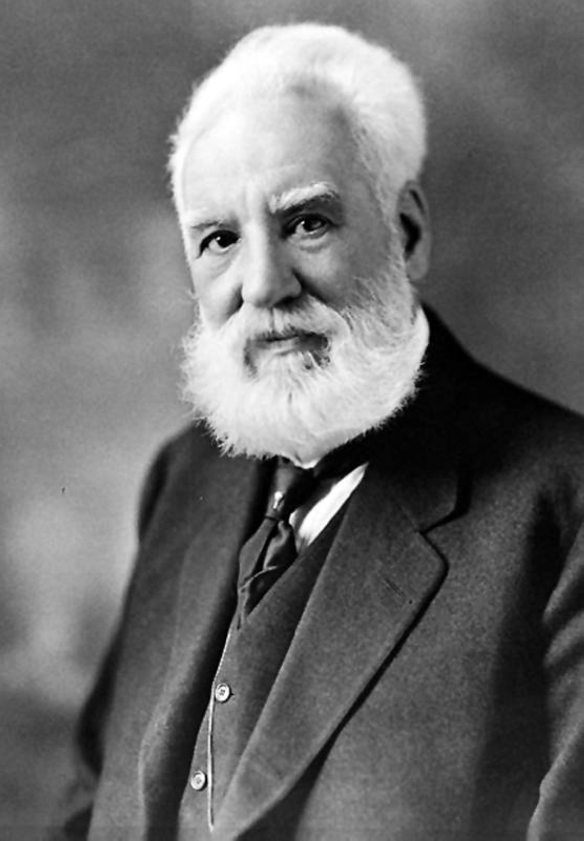 1847 ميلاد الفيزيائي ألكسندر غراهام بيل مخترع الهاتف.