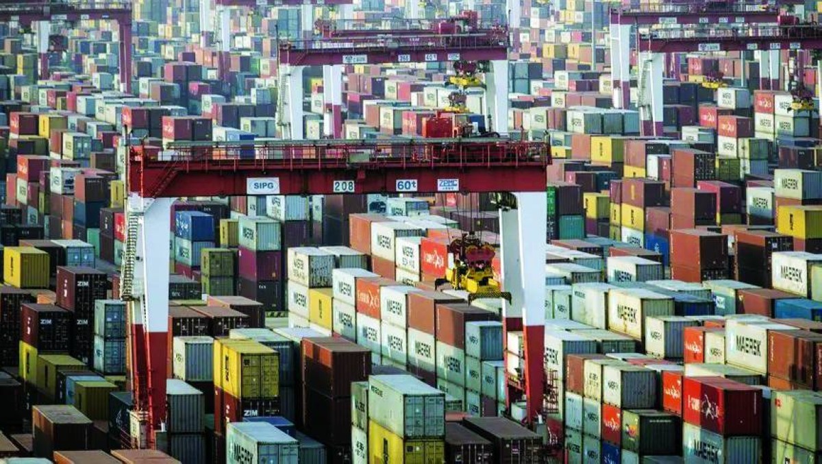 التجارة الصينية تقفز إلى مستويات قياسية وتوتر المنطقة يهدد الاستقرار