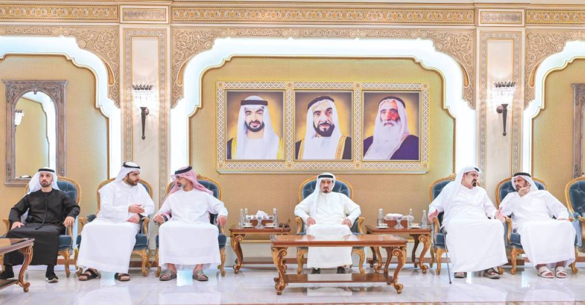 حميد النعيمي وعمار بن حميد خلال استقبال المهنئين بحضور يوسف القاسم 