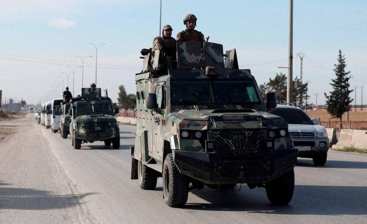 الجيش السوري ينشر قواته على الحدود مع لبنان والعراق لضبط الحدود مع تصاعد الحرب