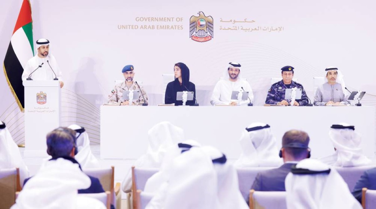  ريم الهاشمي وعبدالله بن طوق وعبدالناصر الحميدي وسيف الظاهري وعبد العزيز الأحمد خلال الإحاطة الإعلامية لحكومة الإمارات 