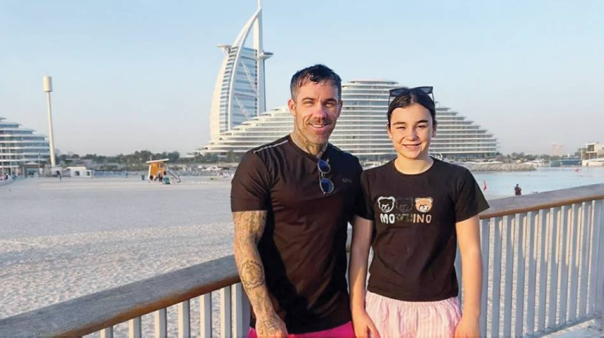 ريان هودجسون من جيرسي البريطانية انتقل للعيش في دبي مع عائلته 