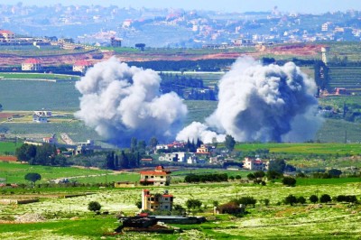 تصاعد أعمدة الدخان في منطقة كفر تبنيت بجنوب لبنان جراء غارة إسرائيلية