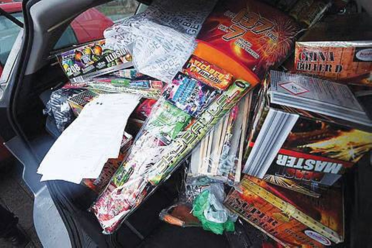 تحذيرات متواصلة من شراء الألعاب النارية