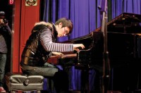 العازف العالمي توني آن يحيي حفلاً في دبي 29 أبريل