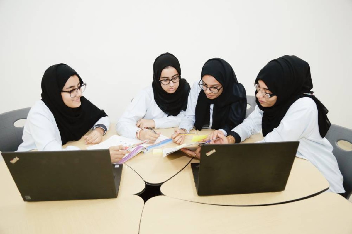 تربويون: تعزيز وعي الطلبة بالقيم الإنسانية رقمياً